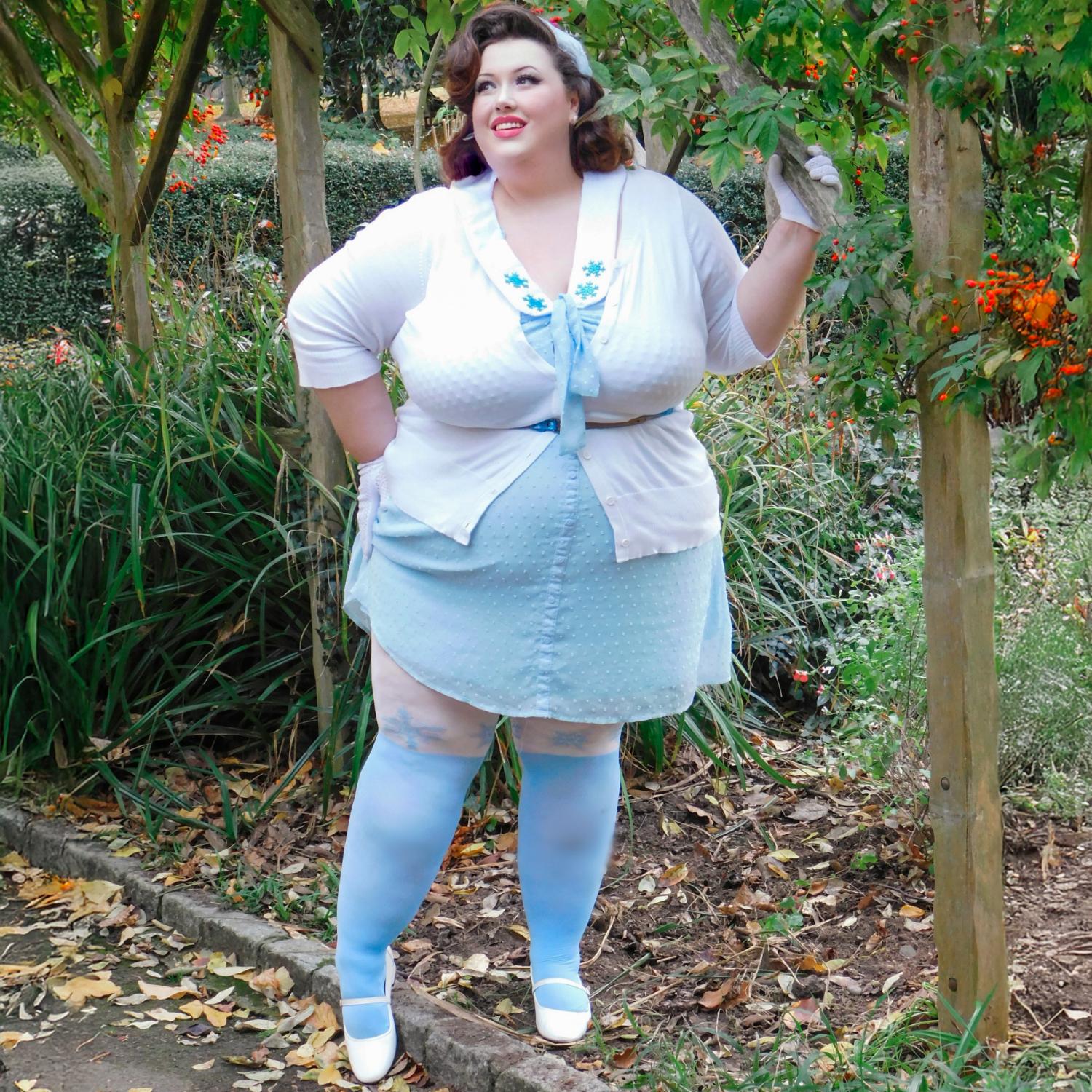 Plus Size 80 Denier Opaque Tights - Snowflake Garter