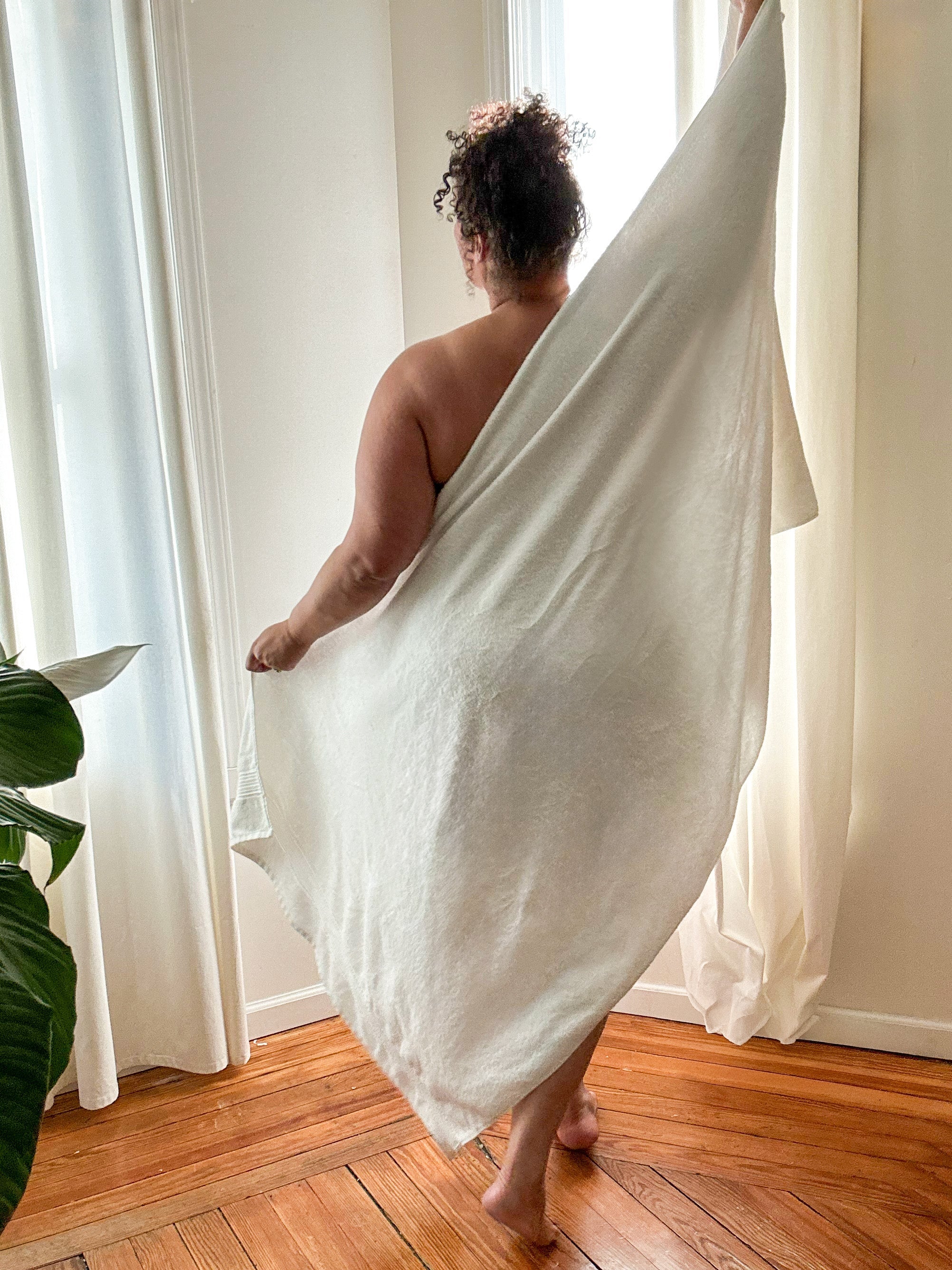 Luxury Extra Large Bath Towel in White - Snag – Snag US