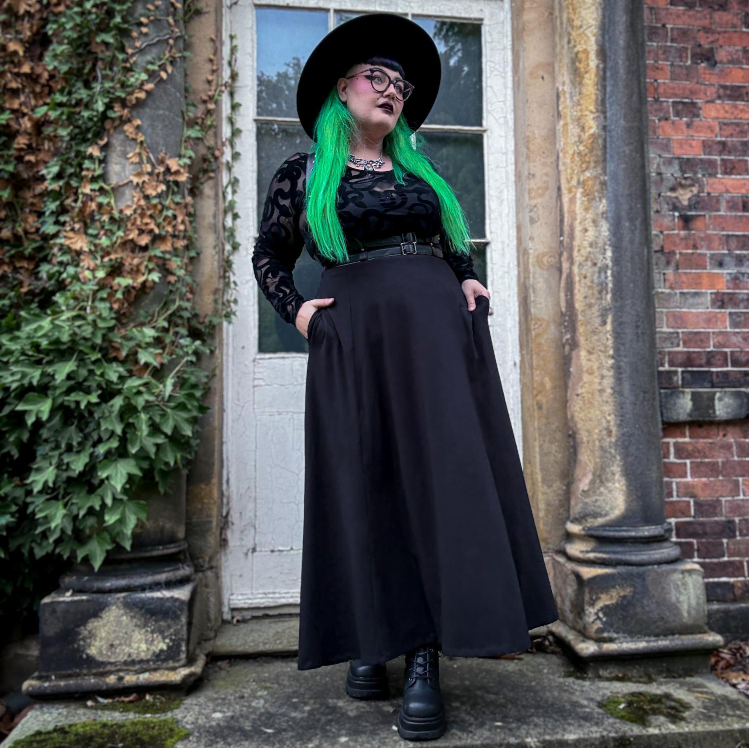 Emma - 5ft 7 - Size E