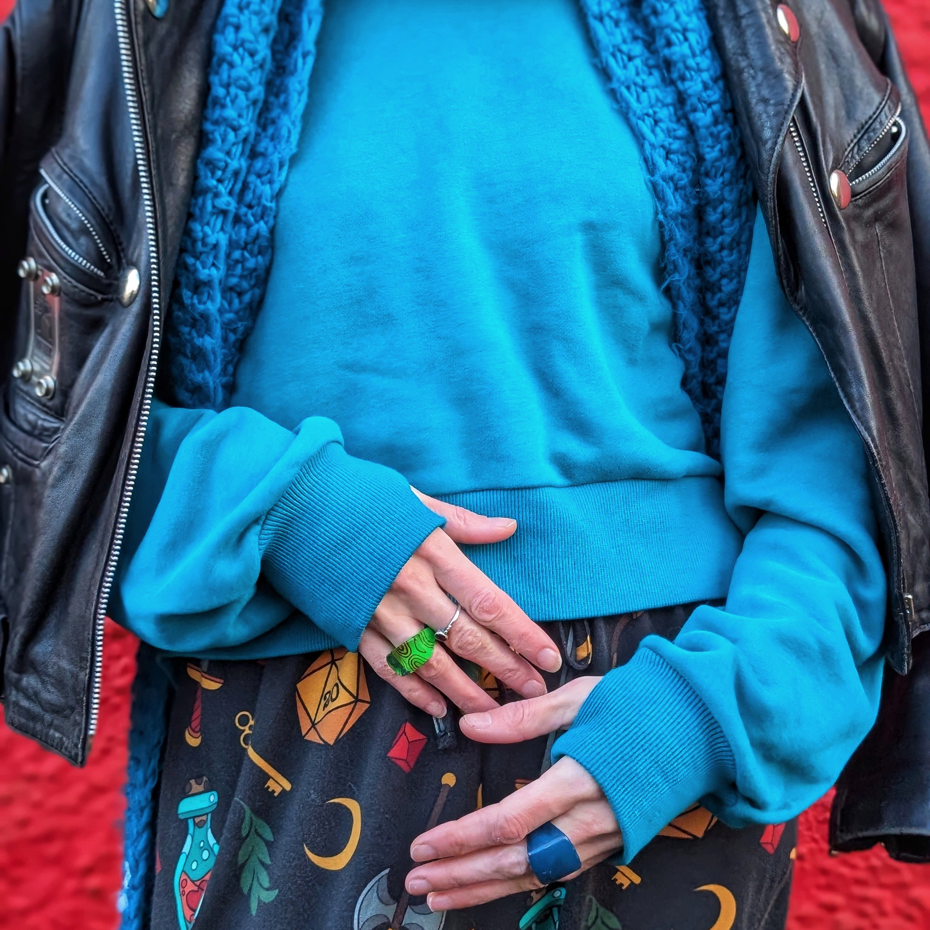 Oversized Crop Sweatshirt with Thumbholes - Junko | Snag – Snag US