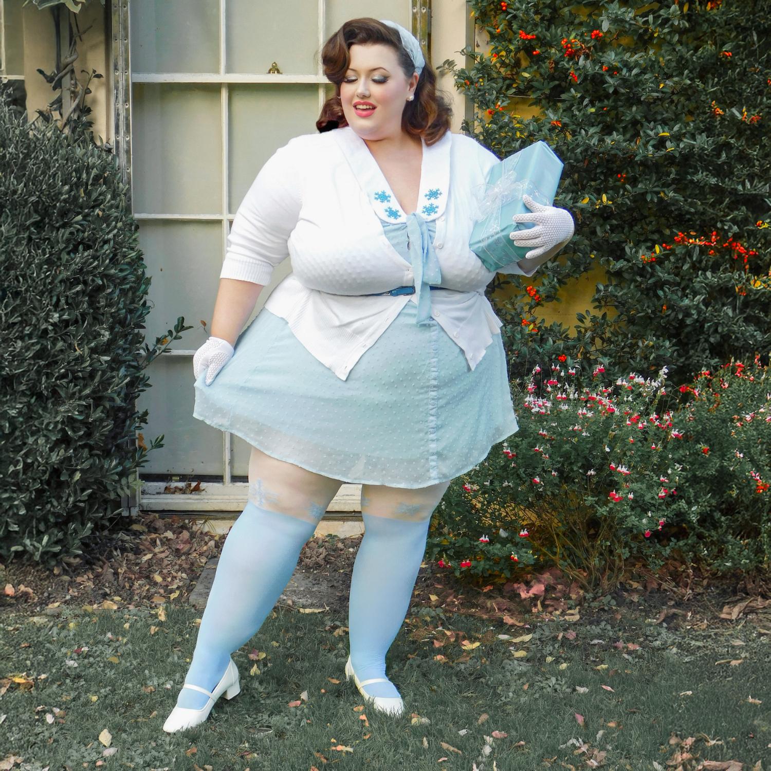 Plus Size 80 Denier Opaque Tights - Snowflake Garter Plus Size 80 Denier Opaque Tights - Snowflake Garter