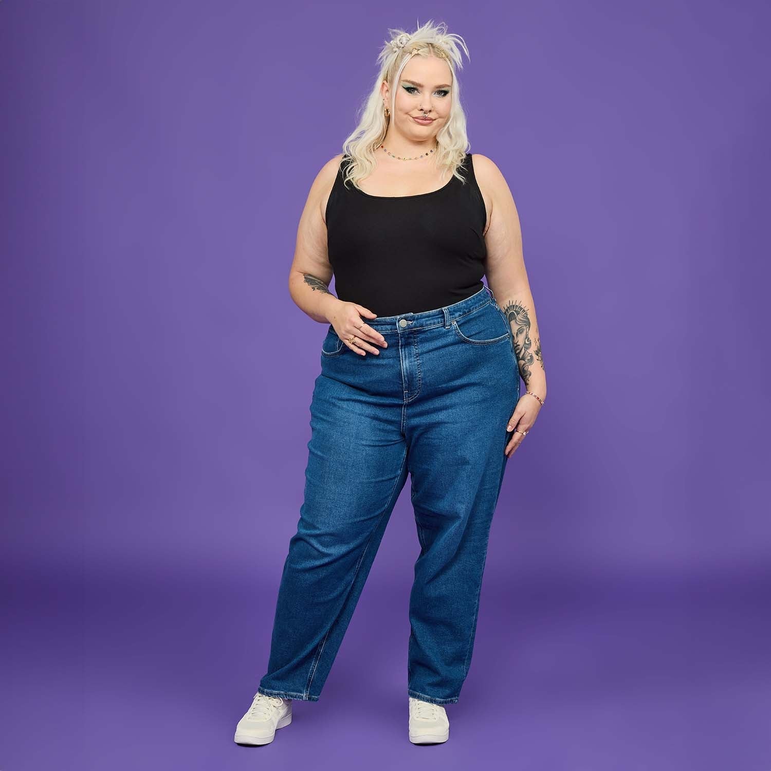 High Waisted Mom Jeans in Sizes 0-34 | Black & Blue Jeans | Snag