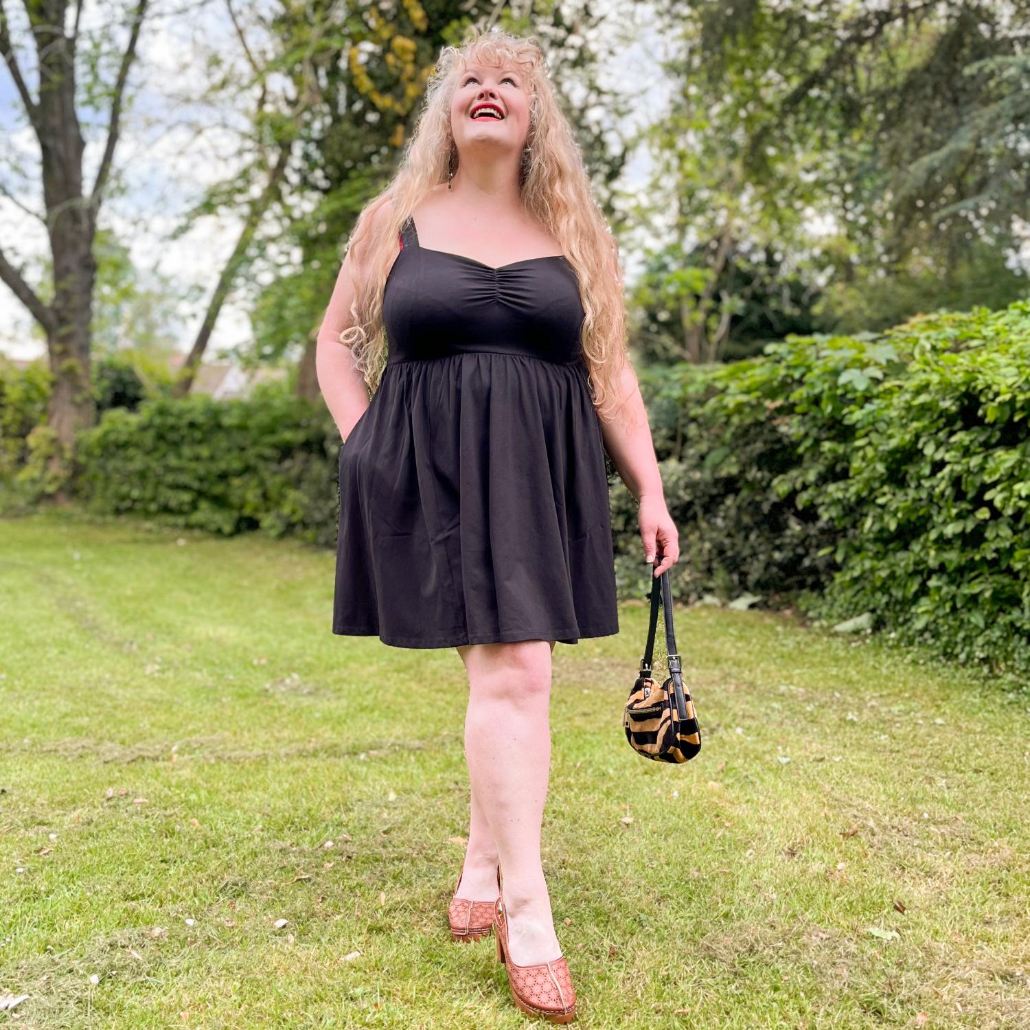 Black Sweetheart Fit & Flare Dress | Sizes 0-34 | Snag Snag US Black Sweetheart Fit & Flare Dress | Sizes 0-34 | Snag Snag US