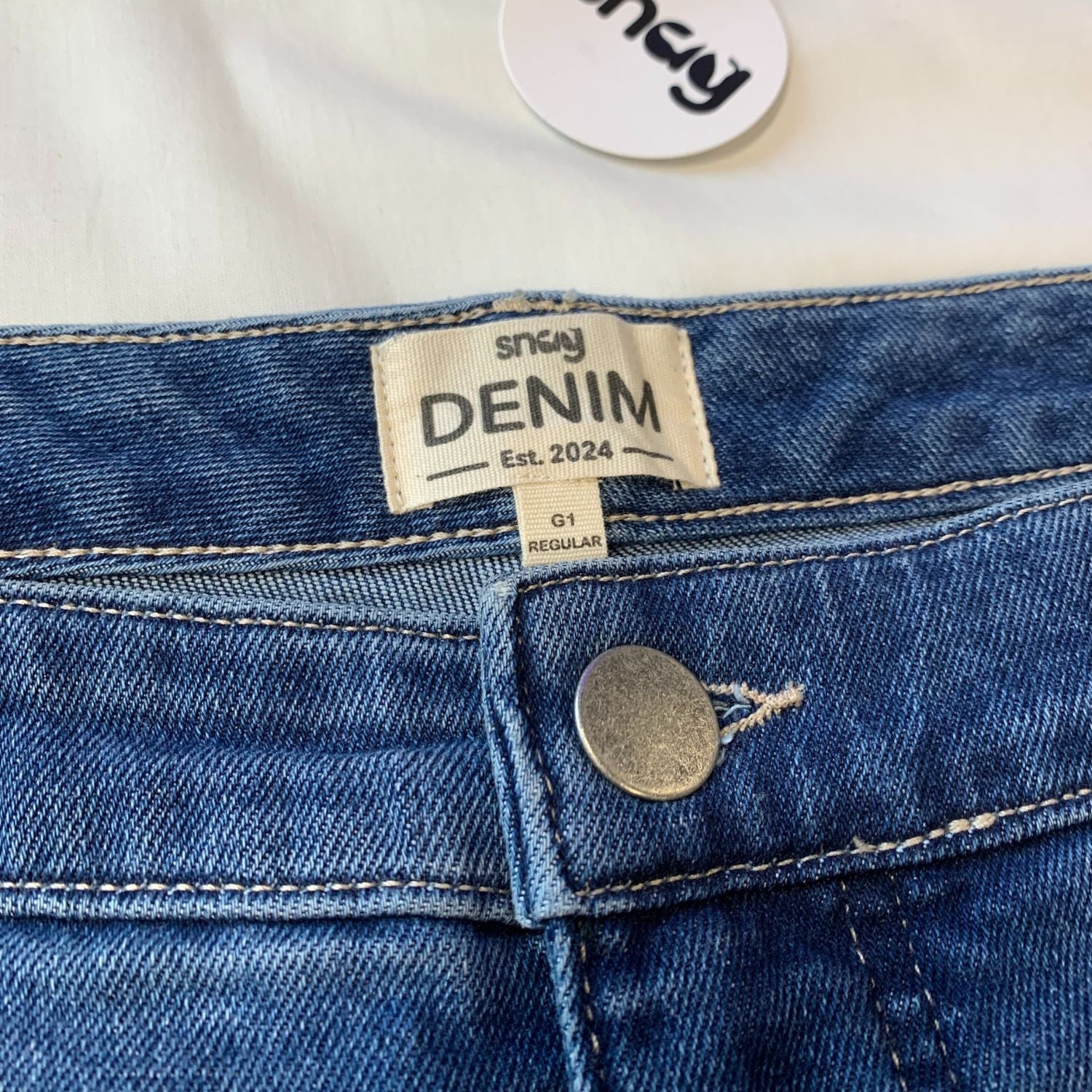 High Waisted Mom Jeans in Sizes 0-34 | Black & Blue Jeans | Snag