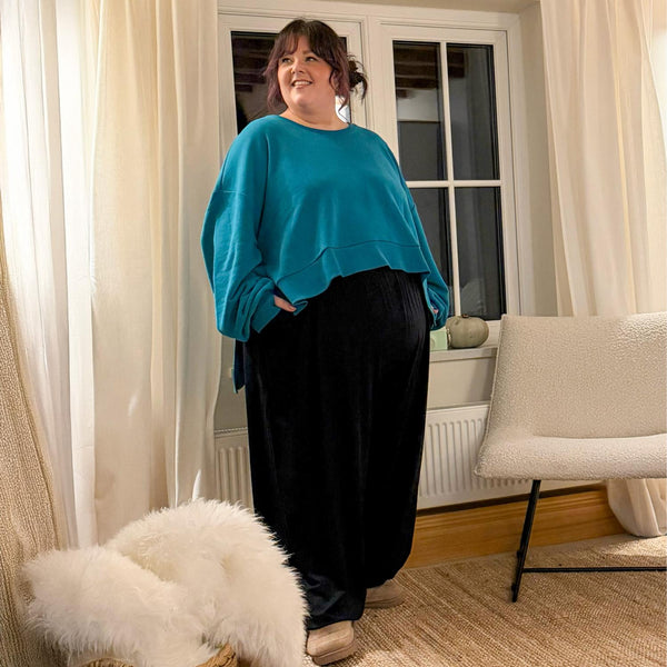 Oversized Crop Sweatshirt with Thumbholes - Junko | Snag – Snag US